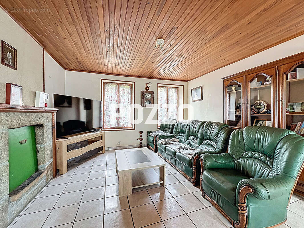 A Vendre - Saint Hilaire Du Harcouet - Maison 7 pièce(s) 160 m² - Centre-ville - photo 4