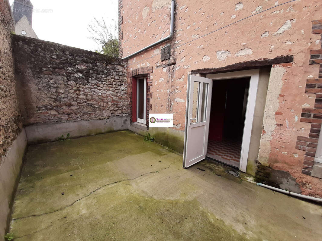 Maison à BELLOU-SUR-HUISNE