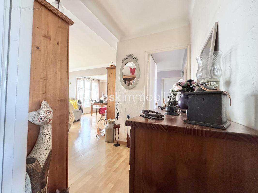 Appartement T3 de 70M2 avec cave et place de parking - photo 3
