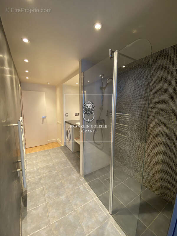 Appartement à PARIS-8E