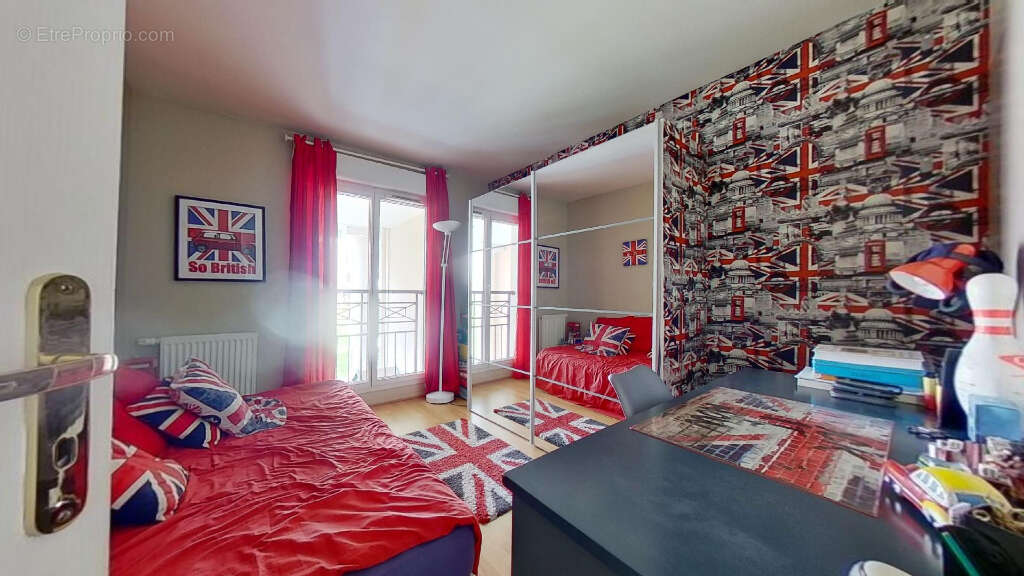 Appartement à COURBEVOIE