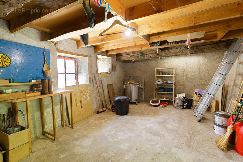 Maison de village 4 pièces avec cour intérieure et jardin - VARAIGNES (24) - photo 13
