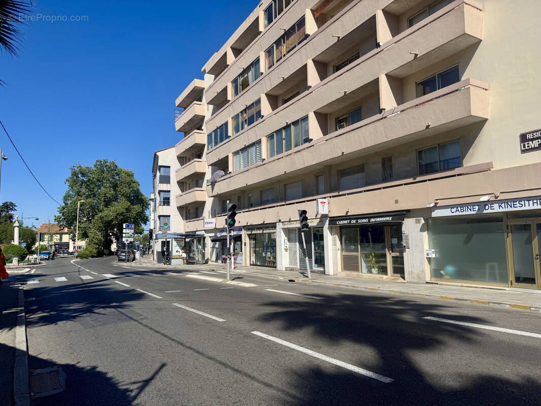 Commerce à VALLAURIS