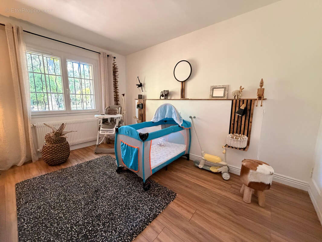 NIMES CAMPLANIER Superbe maison de plain pied,7 pièces de 250 m2 avec dépendance, jardin et piscine - photo 26
