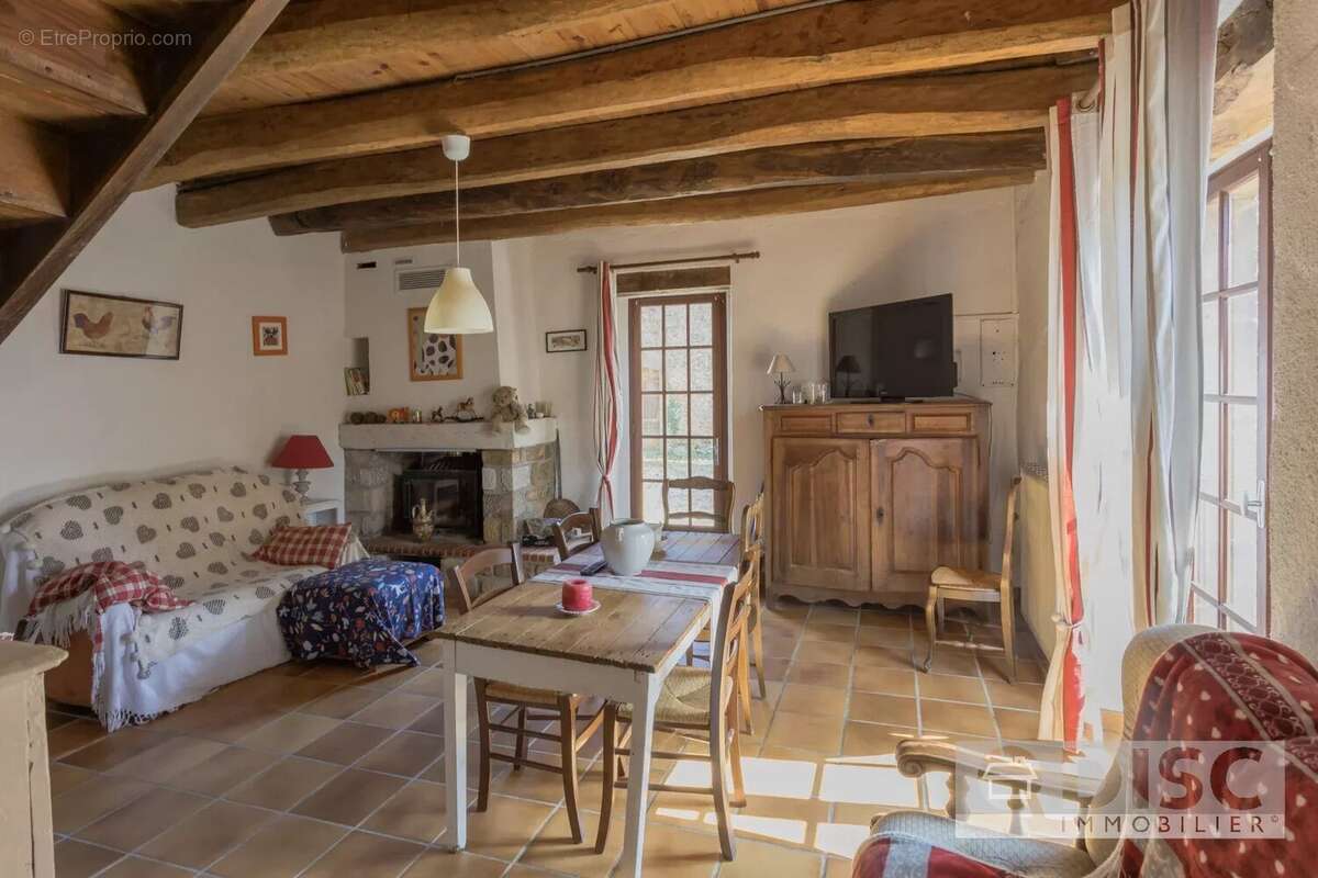 Belle maison de village avec jardinet et terrasse couverte. - photo 2