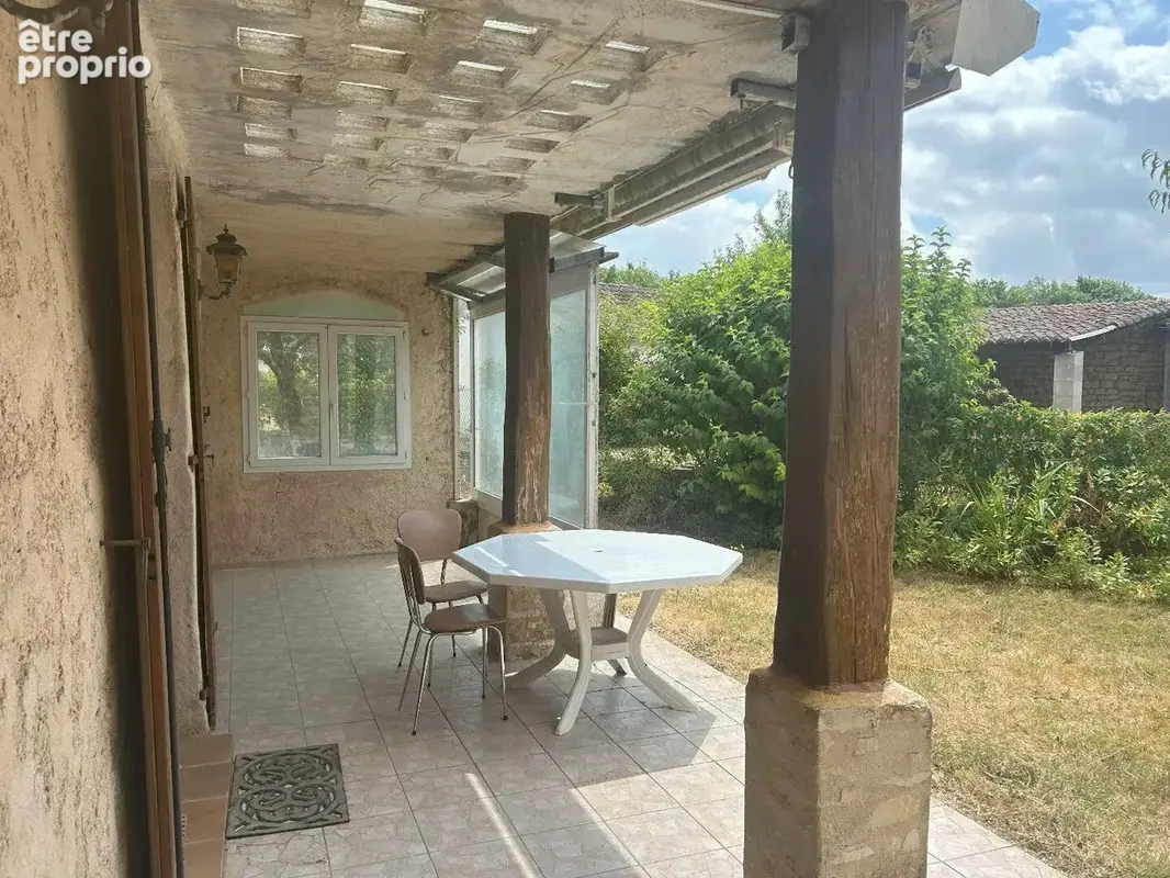 Maison de caractère avec grandes dépendances et jardin de 1 200 m² - photo 8
