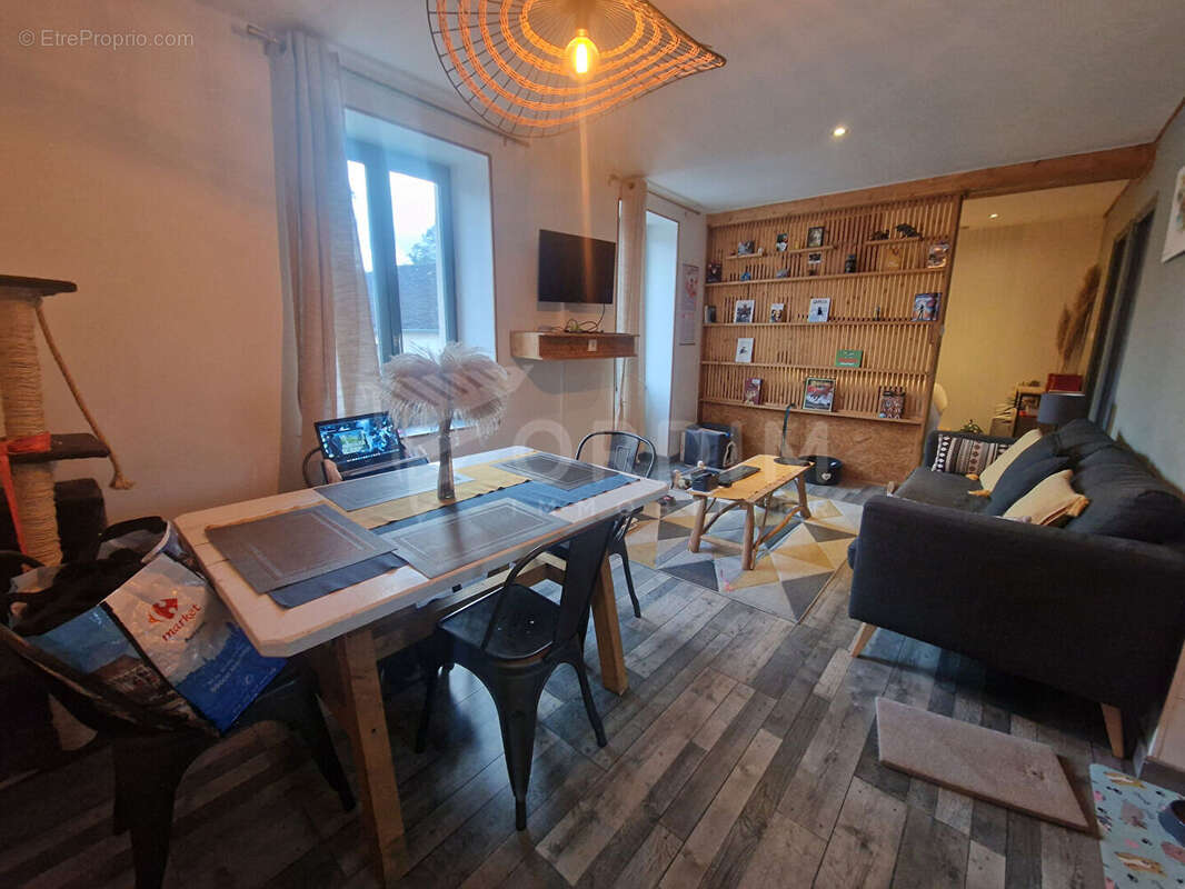 Appartement à GY-L'EVEQUE