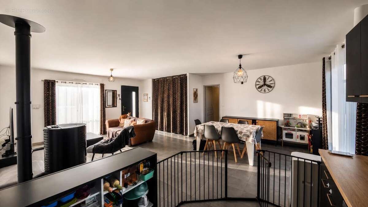 Maison de 4 pièces de 92 m² à Thilouze - photo 2