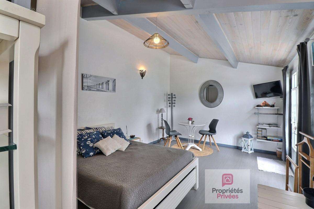 Maison familiale 4 chambres - 152 m² - Maison d'hôtes de 20 m2 - Piscine - Jardin paysager - Panneaux photovoltaiques - Belle pa - photo 8
