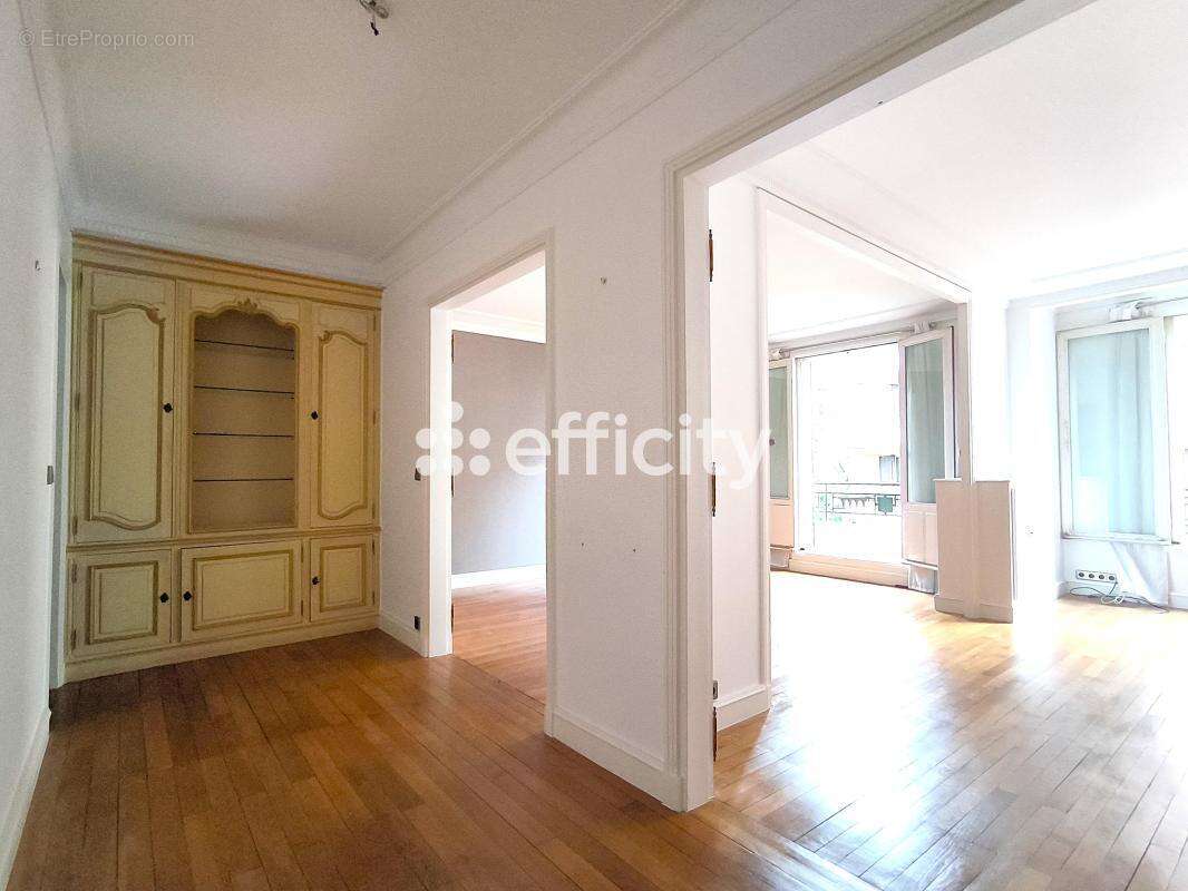 Appartement à PARIS-19E