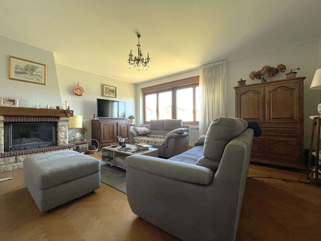 Maison individuelle de 9 pièces sur 220 m2 à Ancy Dornot - photo 2