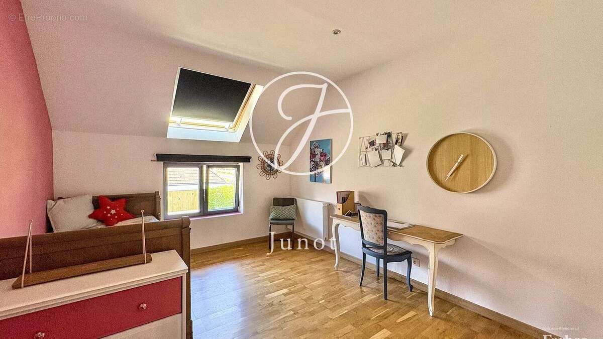 Sailly-lez-lannoy - Ferme rénovée à vendre - 10 pièces - 334m² et 180m² de dépendance - 7 chambres - Piscine - Garage - photo 12