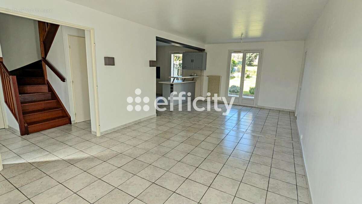 Maison à SAINT-YRIEIX-SUR-CHARENTE