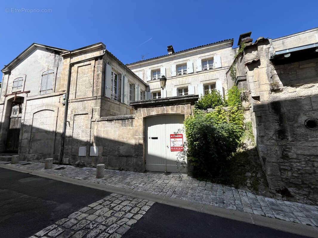 Maison à COGNAC