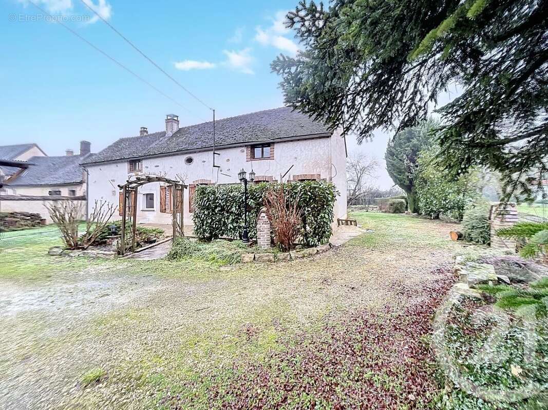 Maison à LES CLERIMOIS