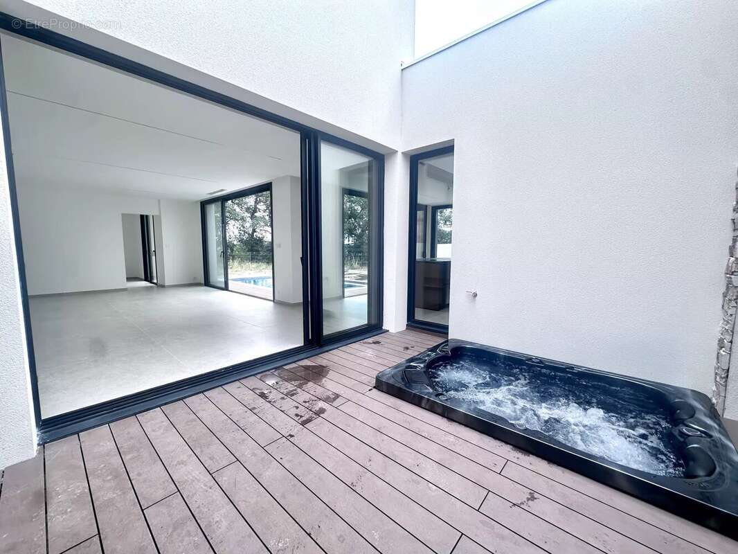 Villa neuve 4 faces avec piscine et jacuzzi - photo 16