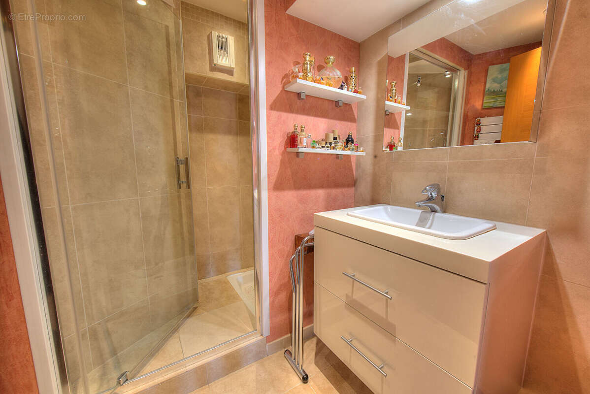 Appartement 3 pieces 84 m2 piscine commerces saint-raphael - photo 12