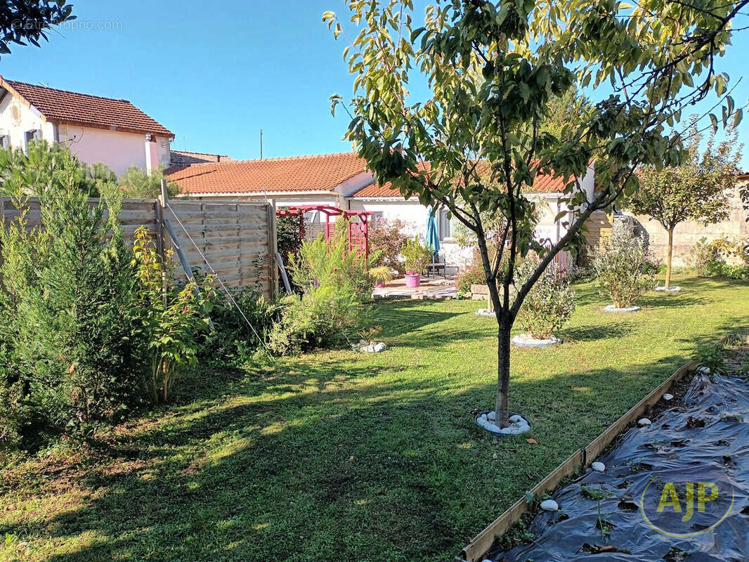 Maison de caractère avec piscine au centre de Pons - photo 15