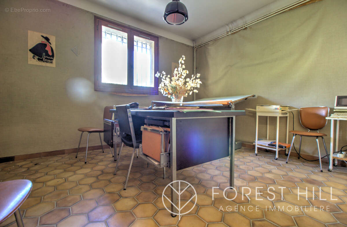 Maison 4 faces   fort potentiel, grand garage et terrain - photo 17