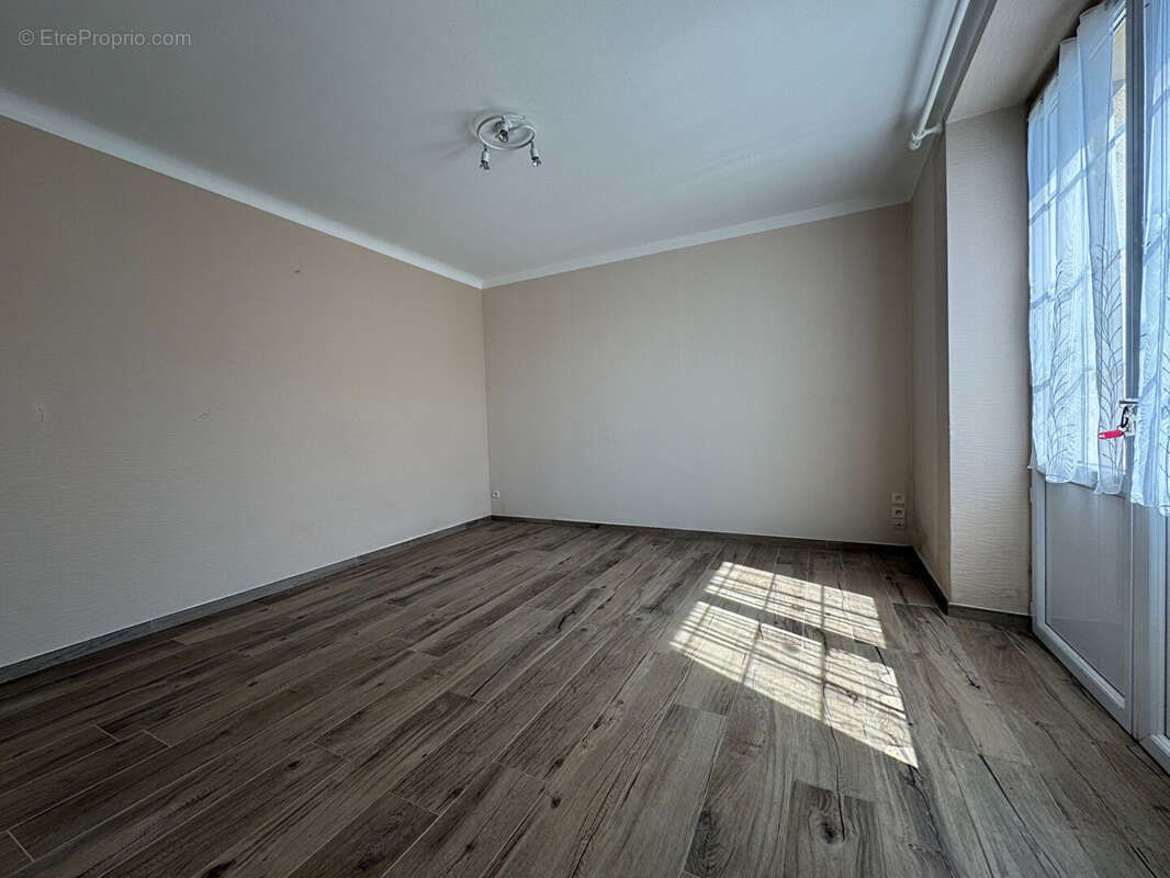 AIZENAY, maison 5 chambres et grandes dépendances sur 2 535 m2 de terrain - photo 7