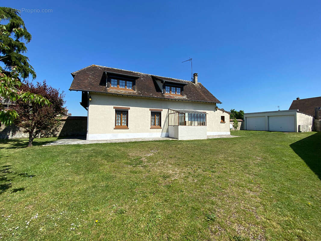 Maison à DAMVILLE