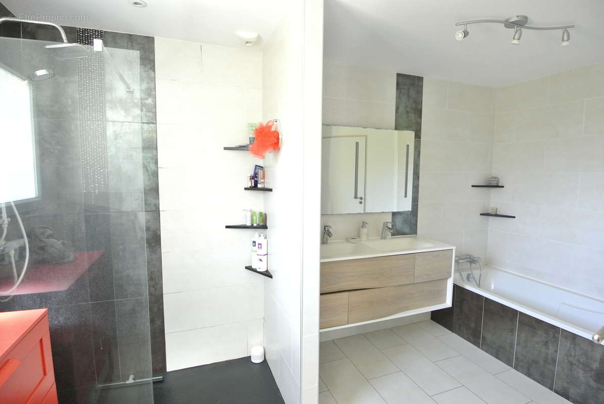 Plain Pied récent 3 ch bureau avec 2ème logement garage sur 2600 - photo 17