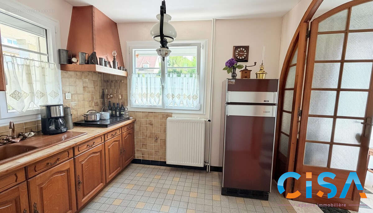 Maison à FLEURINES