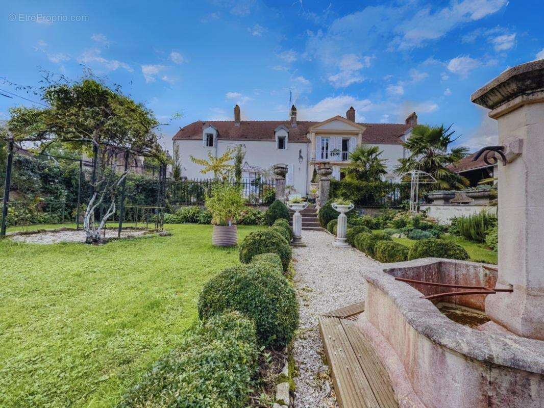 Maison à CHAMPAGNE-SUR-VINGEANNE
