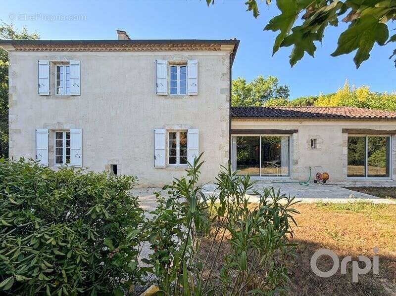 Aux portes de LECTOURE, superbe maison de 9 pièces principales avec jardin - photo 2