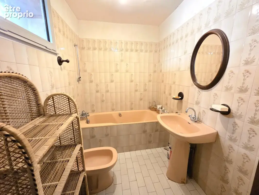 Maison à rénover avec multiples dépendances - photo 8