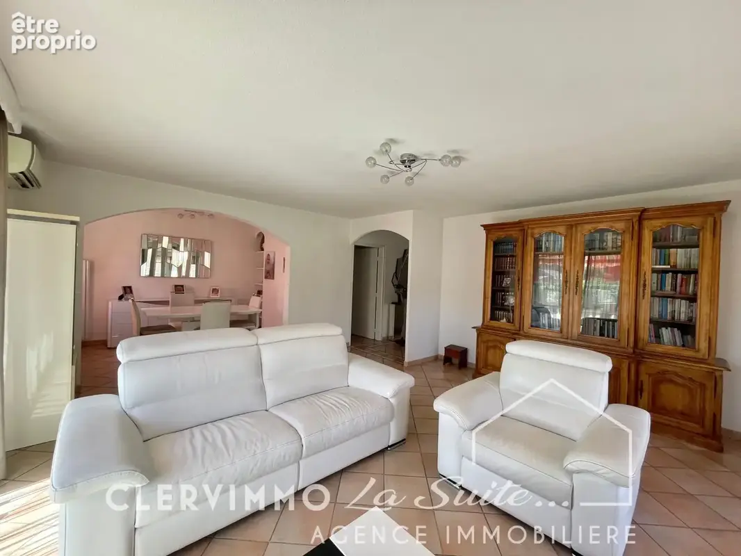 Dernier etage - 115 m2 - un exterieur d'exception de 110 m2 - aubagne - photo 2