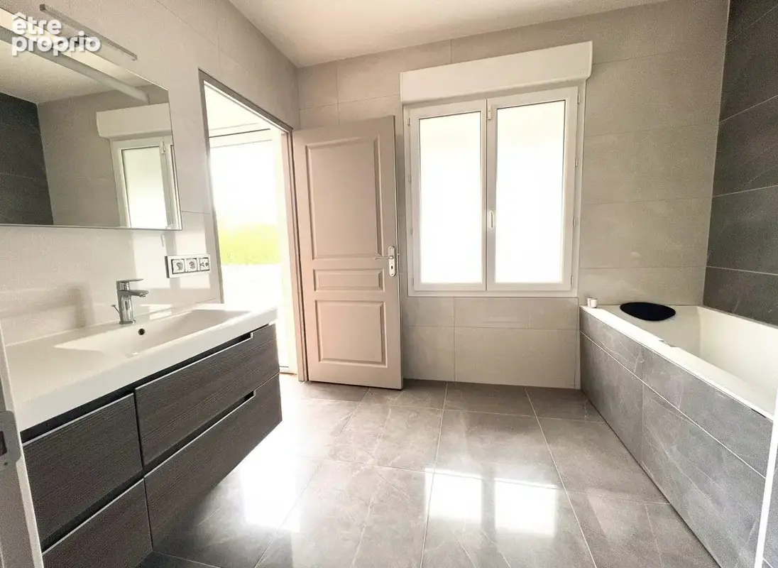 Appartement 204 m² à Magny-Le-Hongre  - photo 7