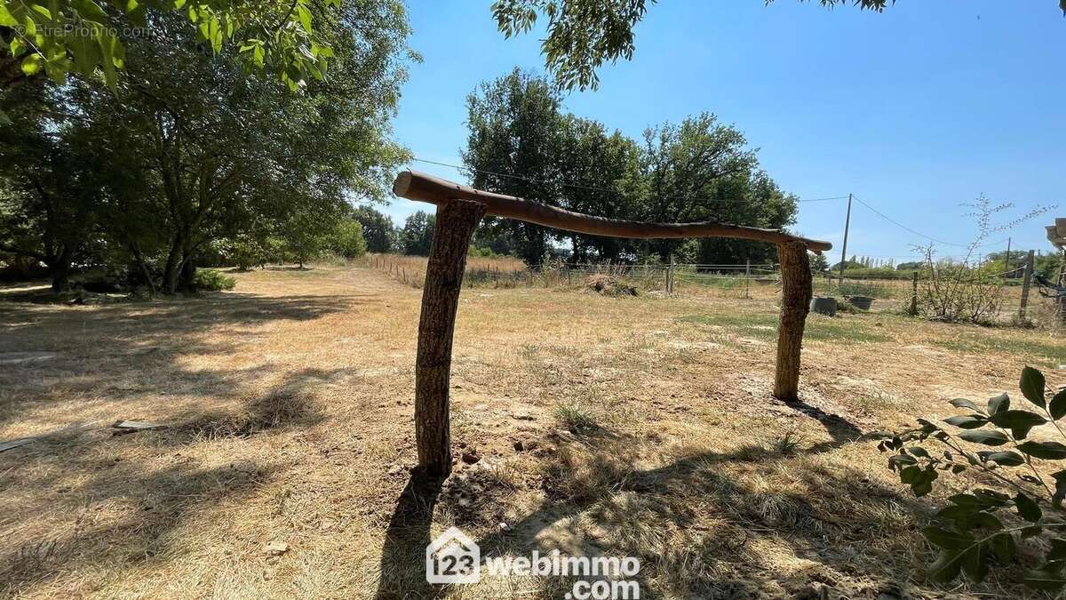 Maison à COURRENSAN