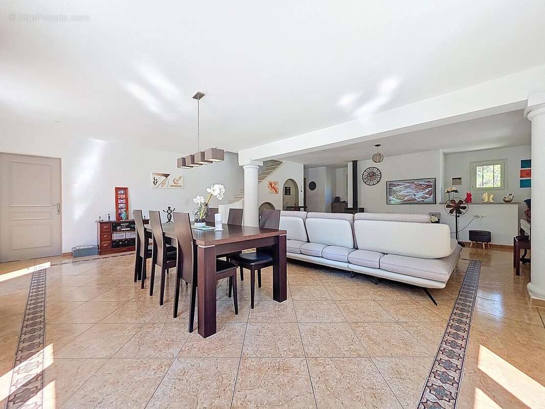 Maison à ROQUEFORT-LES-PINS