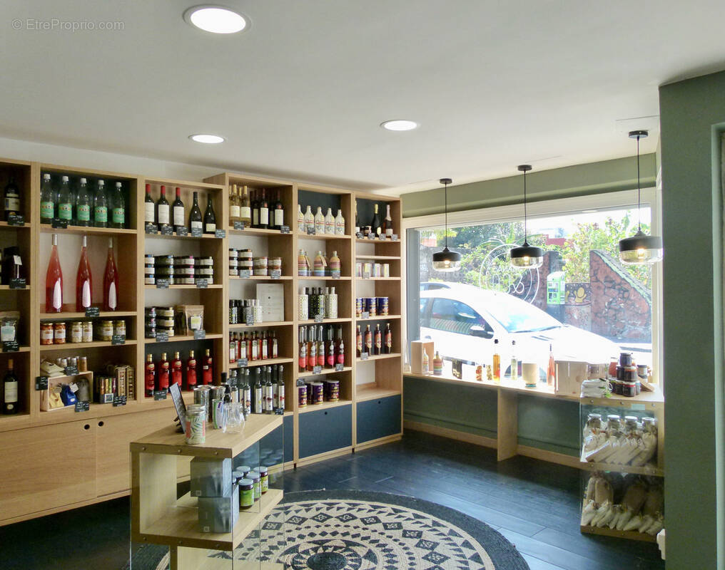 Commerce à VAISON-LA-ROMAINE