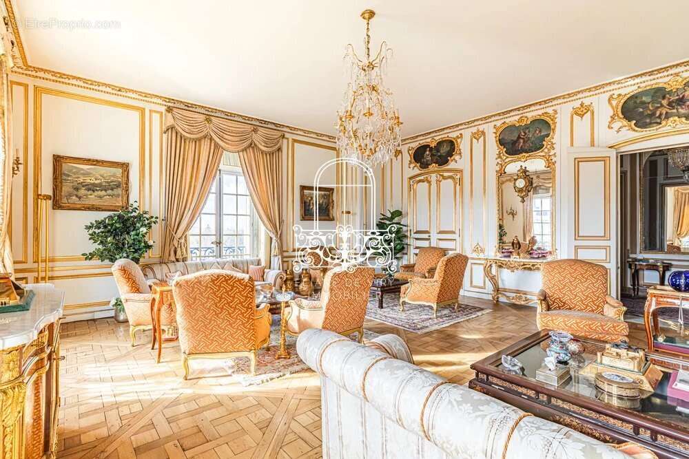 Appartement à PARIS-16E