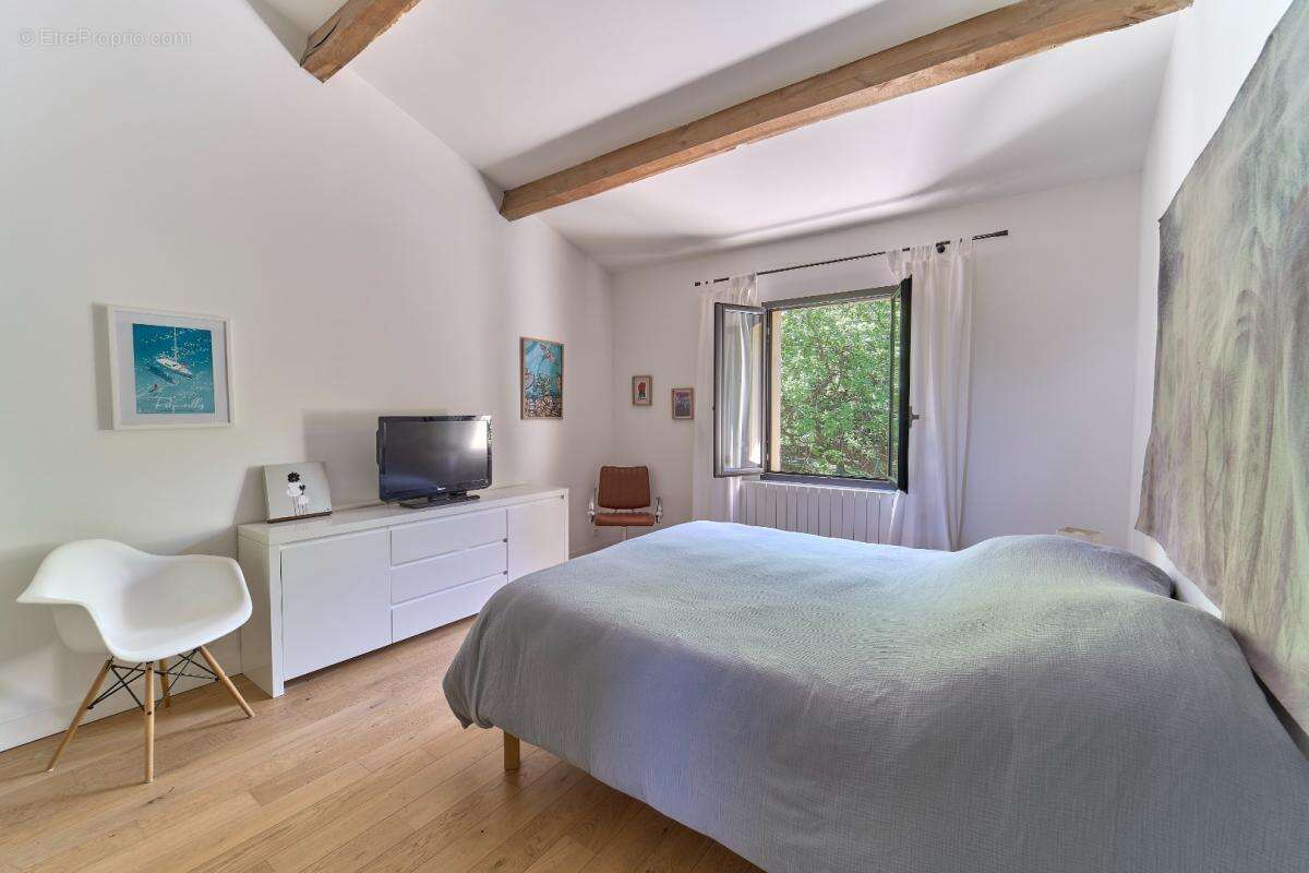 Maison à LE PUY-SAINTE-REPARADE