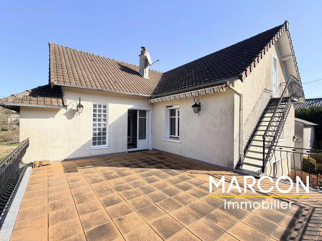 Maison à BUSSIERE-DUNOISE