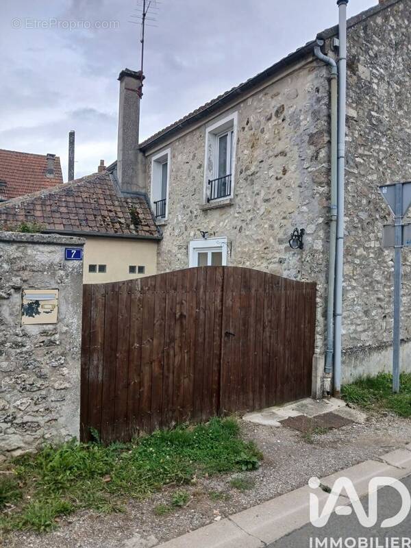 Photo 1 - Maison à MONTREUIL-AUX-LIONS