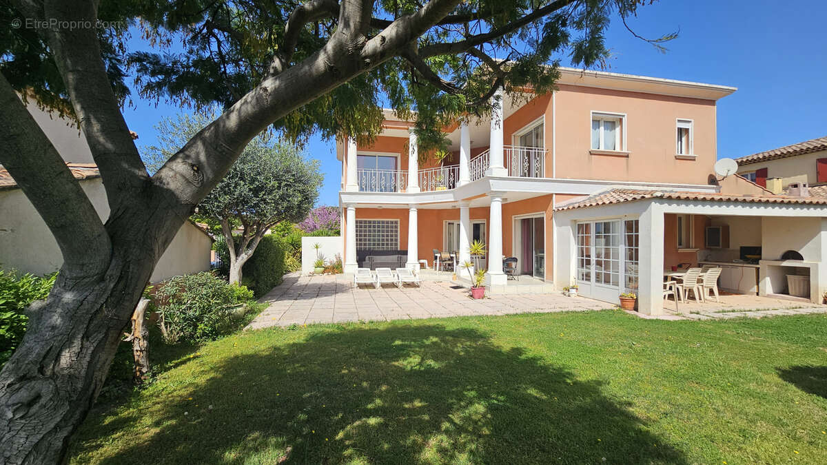 Maison à SAINT-CYR-SUR-MER