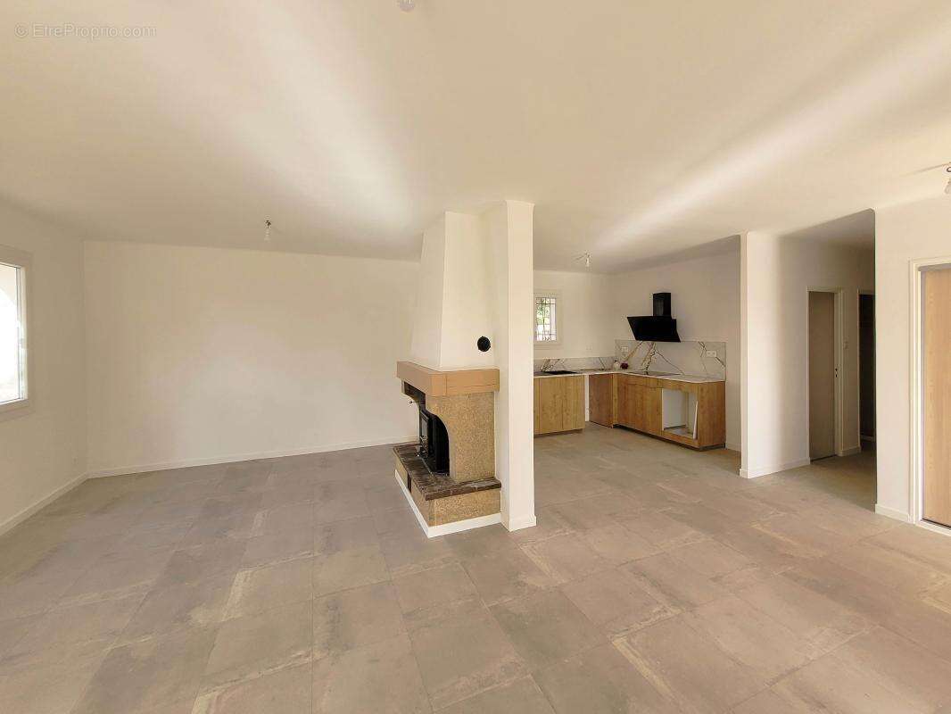 Maison à VINON-SUR-VERDON