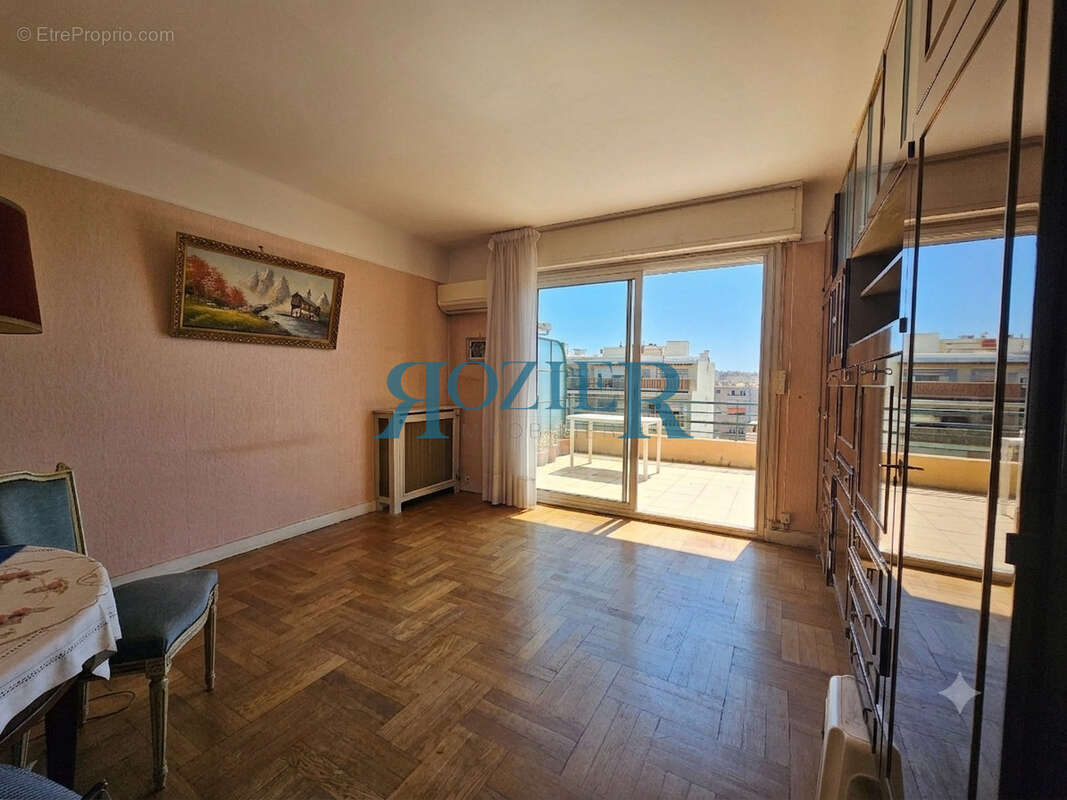 ANTIBES VUE MER PANORAMIQUE Appartement 2 Pièces 42,10 m2 Carrez + 17,75 m2 d'Extérieurs • DERNIER ETAGE - photo 6