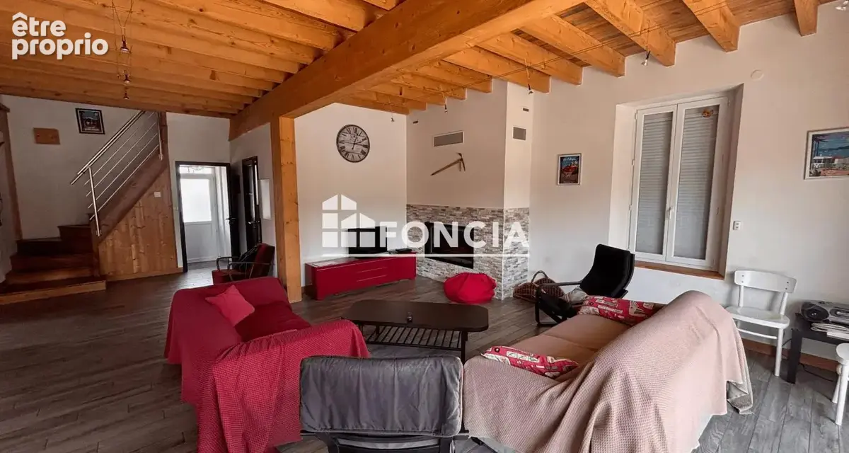  Élégante Propriété avec Vue Montagne – 196 m² habitables – Terrain paysager de 700 m² - photo 5