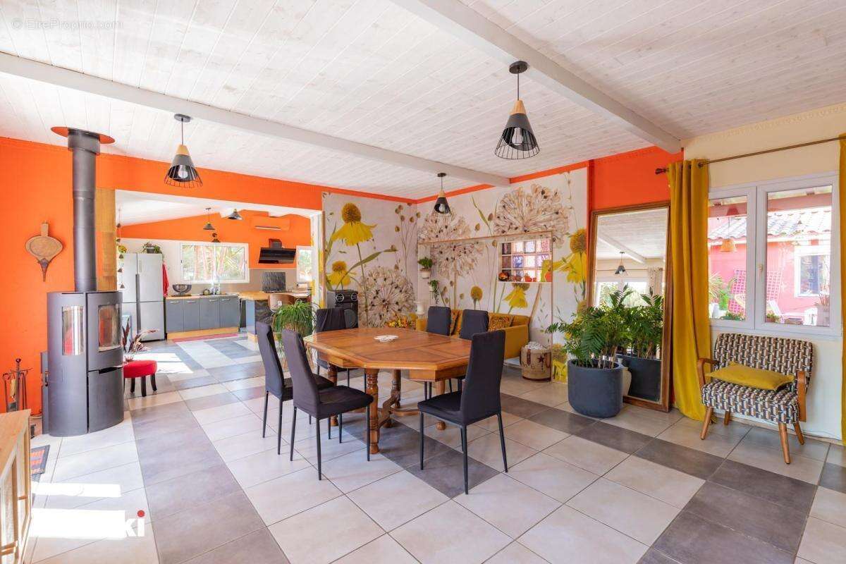 Maison à VILLEMOUSTAUSSOU