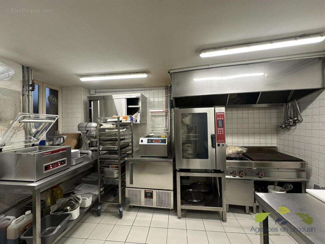 Commerce à SAINT-LEONARD-DE-NOBLAT