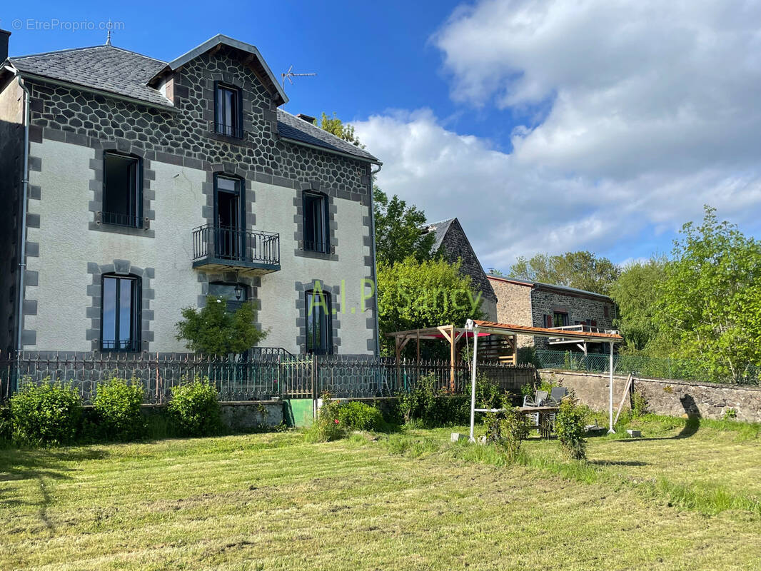Maison à LE VERNET-SAINTE-MARGUERITE