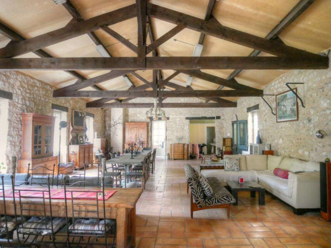 Commerce à MONFLANQUIN