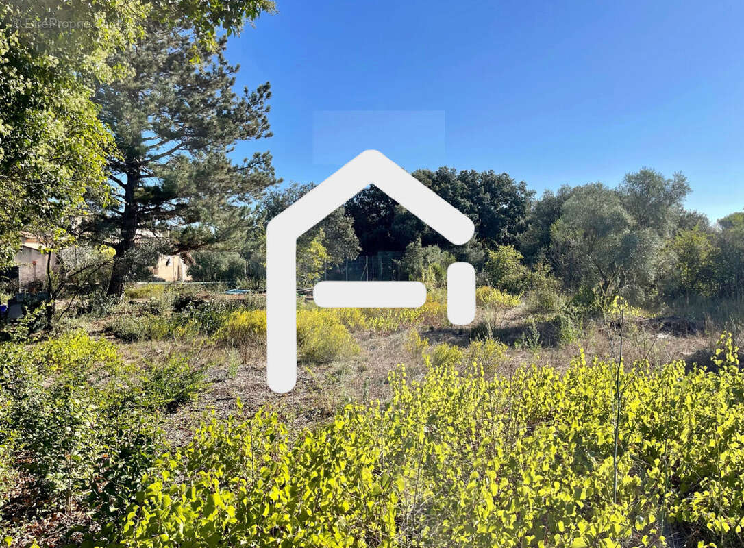 Terrain à CORNILLON-CONFOUX