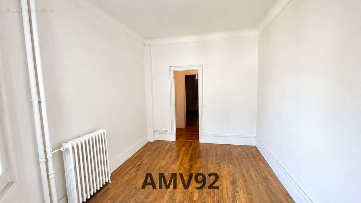 Appartement à LA GARENNE-COLOMBES