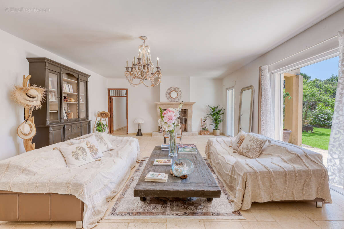 Maison à BORMES-LES-MIMOSAS